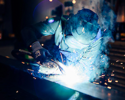 Schweißer bei der Arbeit, Foto von Johnny Katana